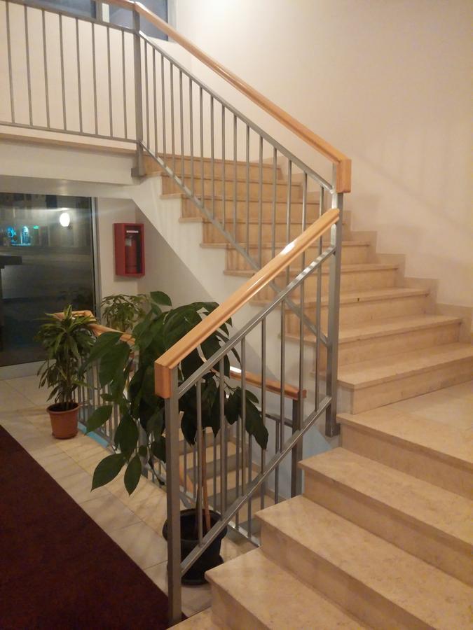 City Kvart Na Dan Podgorica Bilik gambar